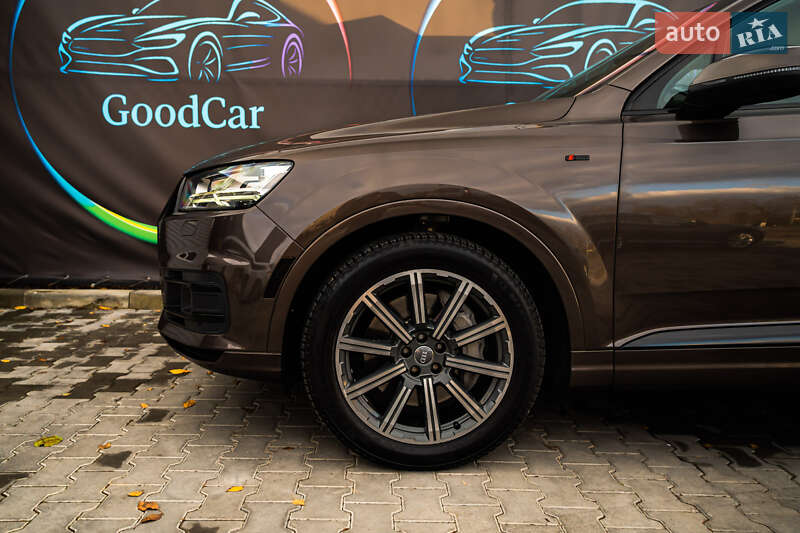 Позашляховик / Кросовер Audi Q7 2017 в Луцьку