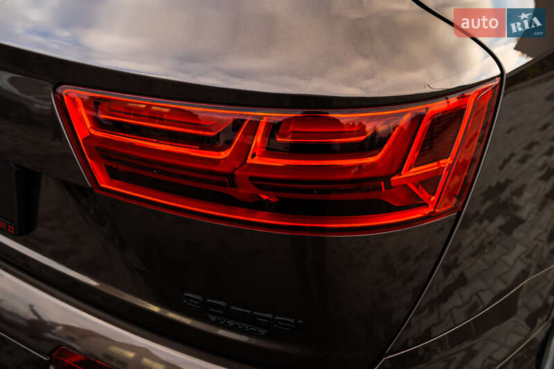 Позашляховик / Кросовер Audi Q7 2017 в Луцьку