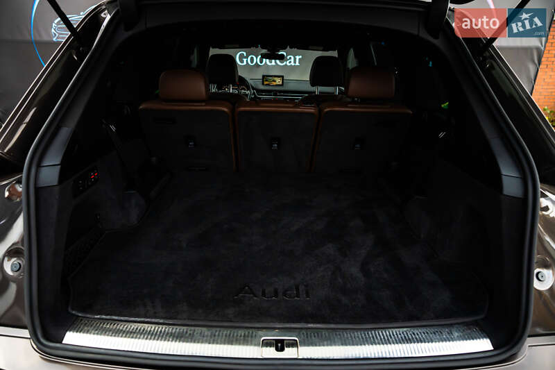 Позашляховик / Кросовер Audi Q7 2017 в Луцьку