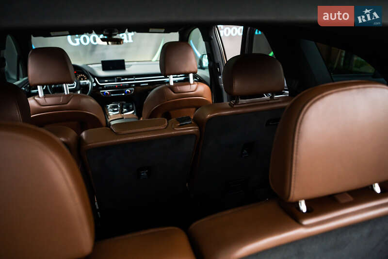 Позашляховик / Кросовер Audi Q7 2017 в Луцьку