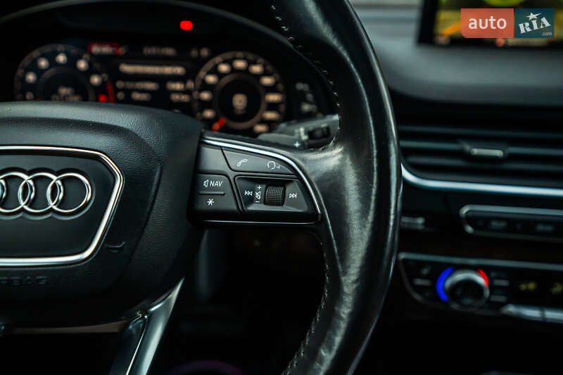 Позашляховик / Кросовер Audi Q7 2017 в Луцьку