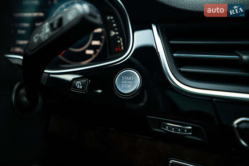 Позашляховик / Кросовер Audi Q7 2017 в Луцьку