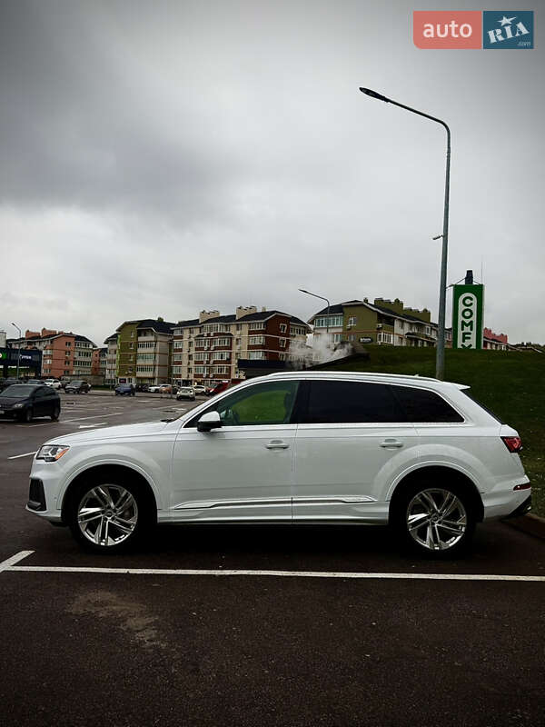Позашляховик / Кросовер Audi Q7 2021 в Києві