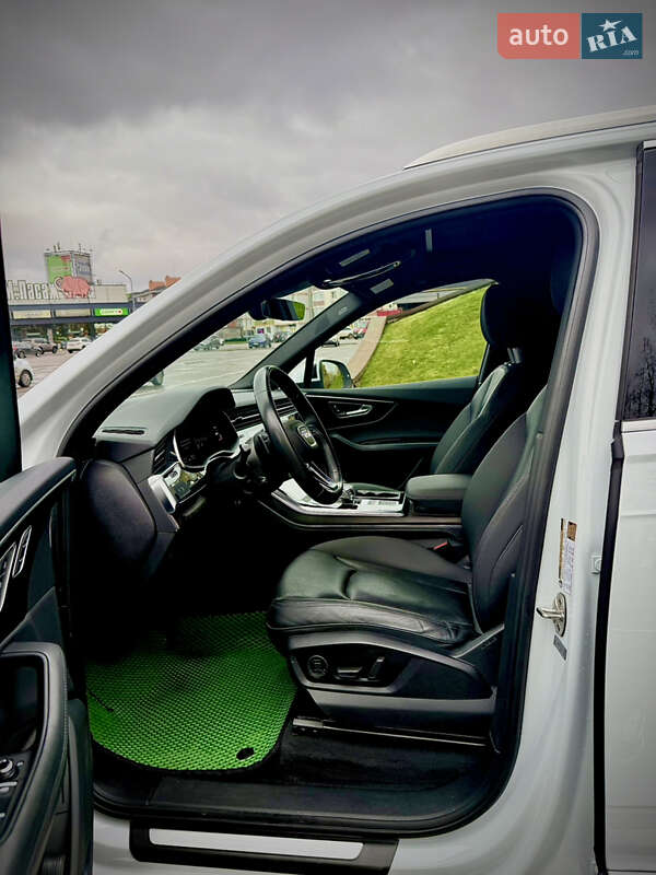 Позашляховик / Кросовер Audi Q7 2021 в Києві
