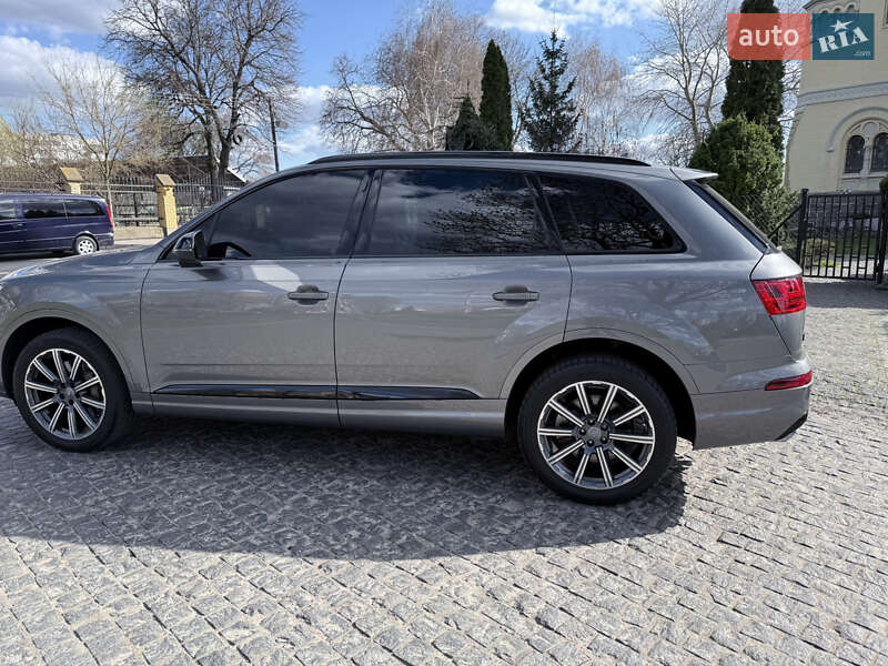 Позашляховик / Кросовер Audi Q7 2016 в Києві