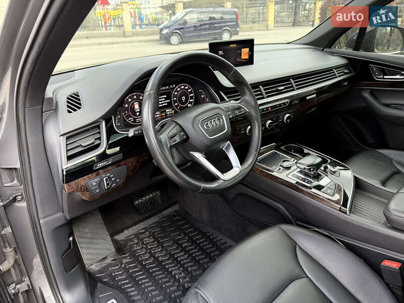 Позашляховик / Кросовер Audi Q7 2016 в Києві