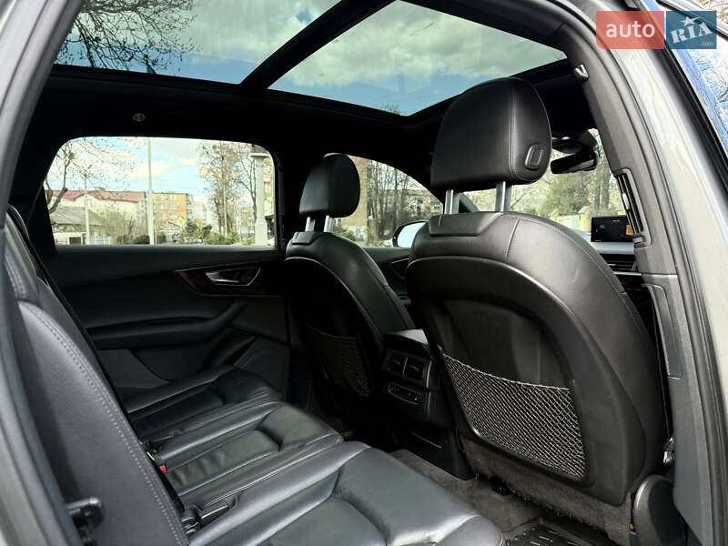 Позашляховик / Кросовер Audi Q7 2016 в Києві