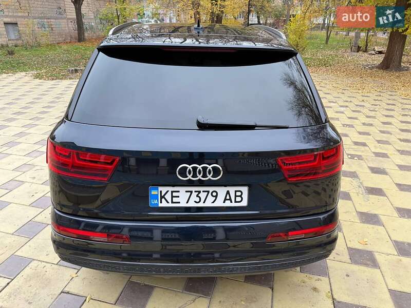 Внедорожник / Кроссовер Audi Q7 2016 в Кривом Роге