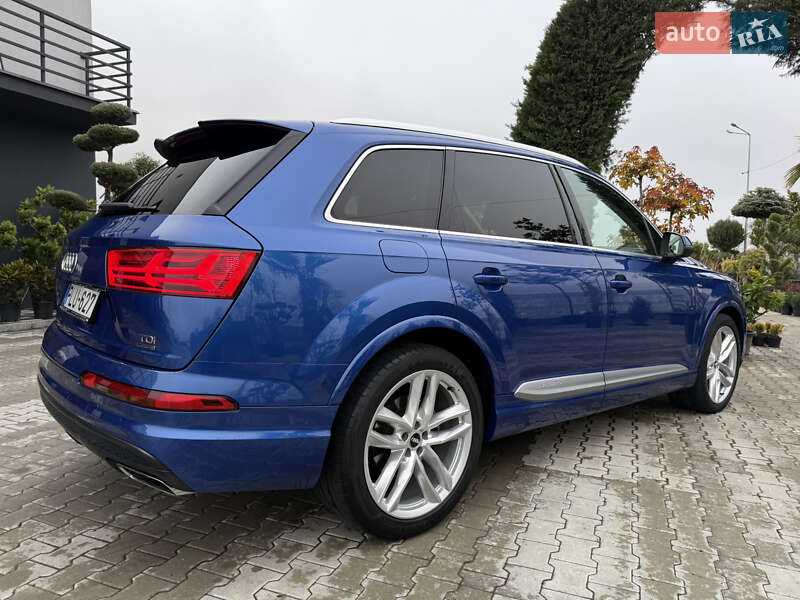 Внедорожник / Кроссовер Audi Q7 2017 в Мукачево
