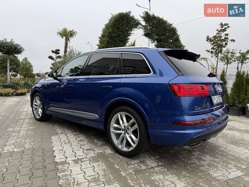 Внедорожник / Кроссовер Audi Q7 2017 в Мукачево