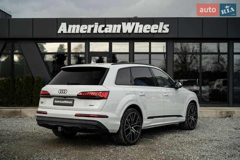 Позашляховик / Кросовер Audi Q7 2020 в Чернівцях