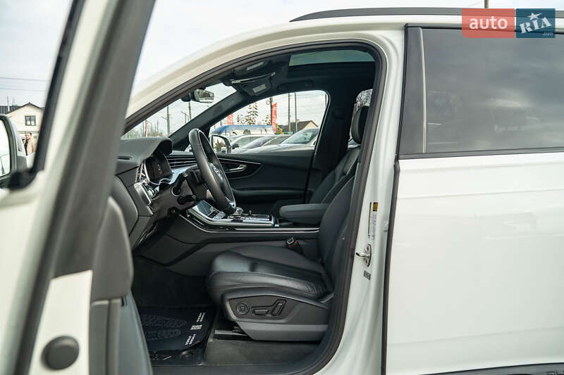 Позашляховик / Кросовер Audi Q7 2020 в Чернівцях