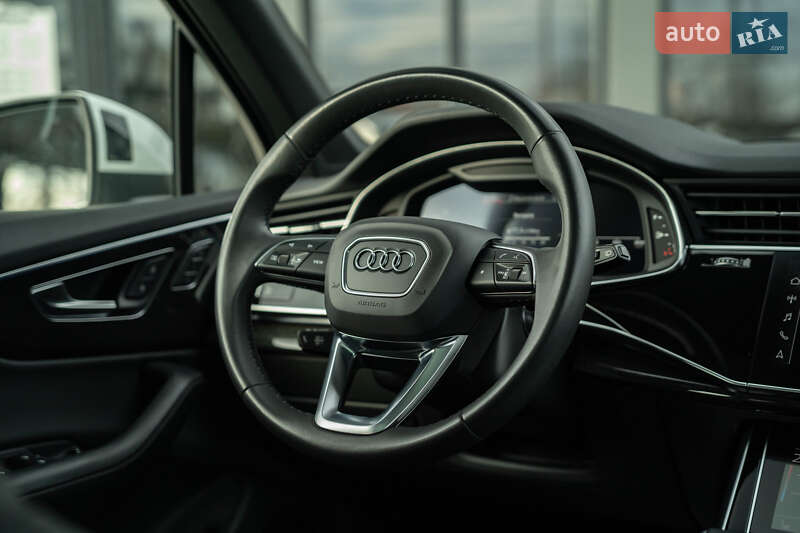 Позашляховик / Кросовер Audi Q7 2020 в Чернівцях