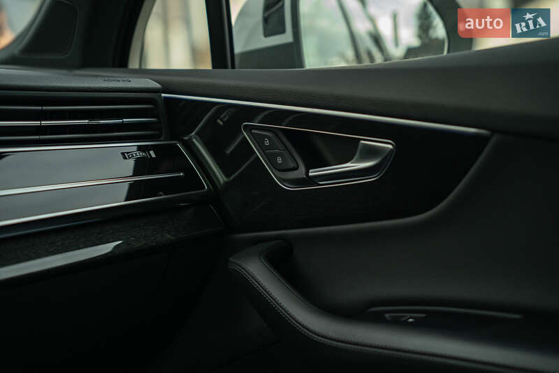 Позашляховик / Кросовер Audi Q7 2020 в Чернівцях