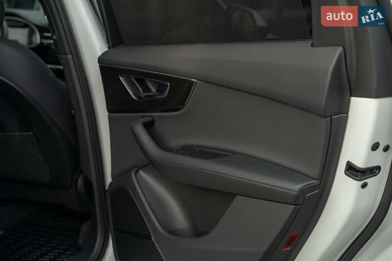 Позашляховик / Кросовер Audi Q7 2020 в Чернівцях