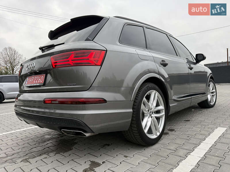 Позашляховик / Кросовер Audi Q7 2015 в Луцьку