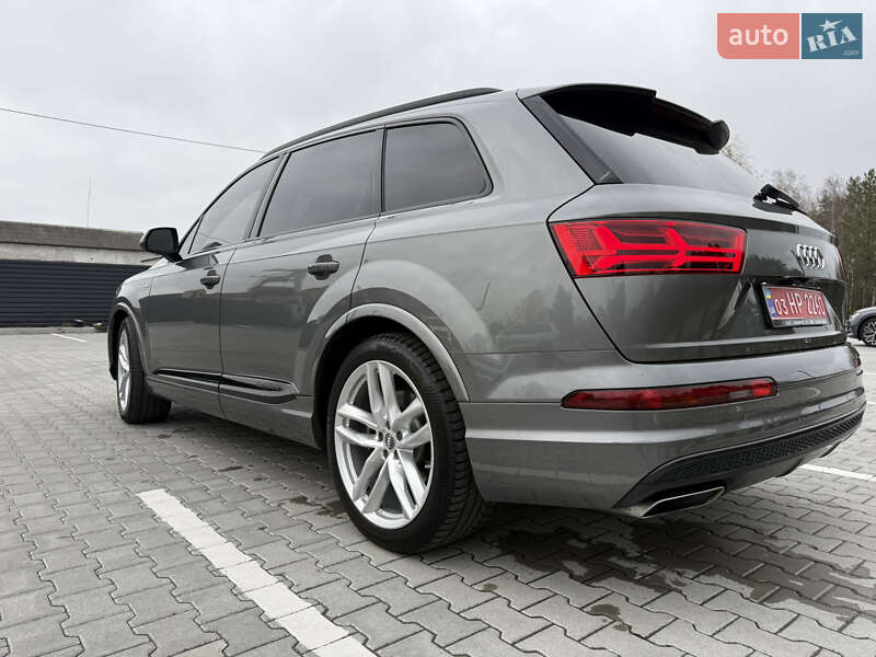 Позашляховик / Кросовер Audi Q7 2015 в Луцьку