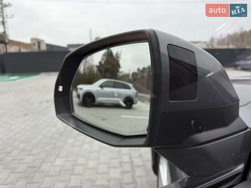 Позашляховик / Кросовер Audi Q7 2015 в Луцьку