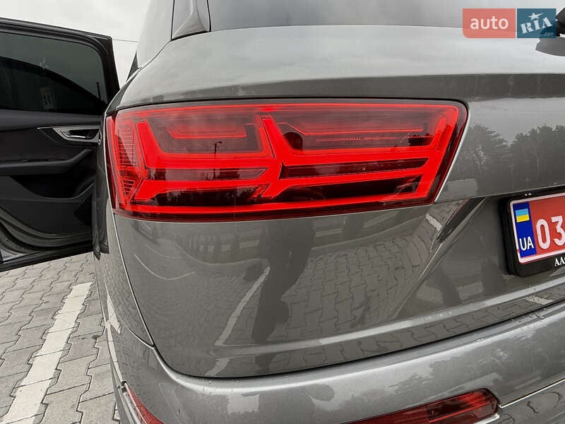 Позашляховик / Кросовер Audi Q7 2015 в Луцьку