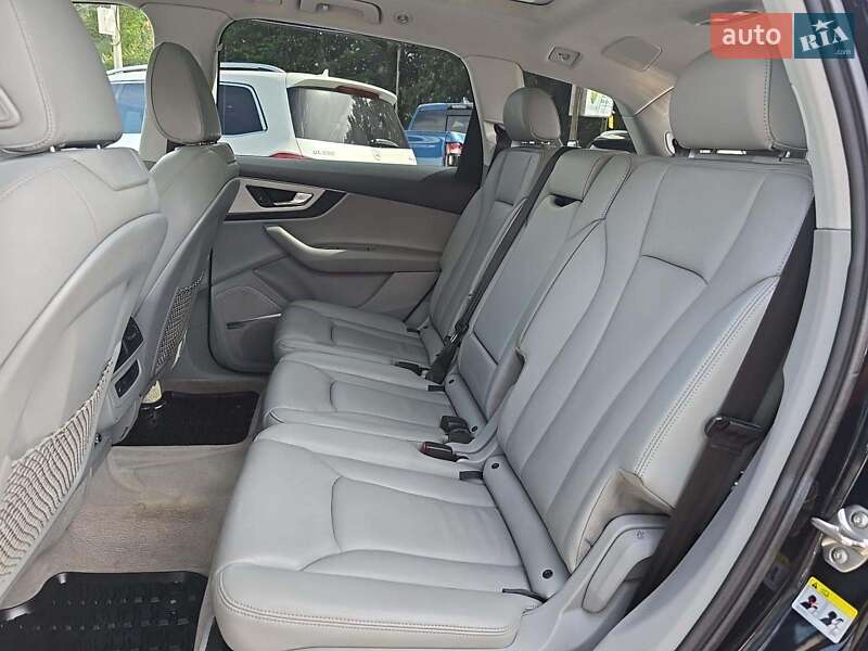 Позашляховик / Кросовер Audi Q7 2018 в Львові