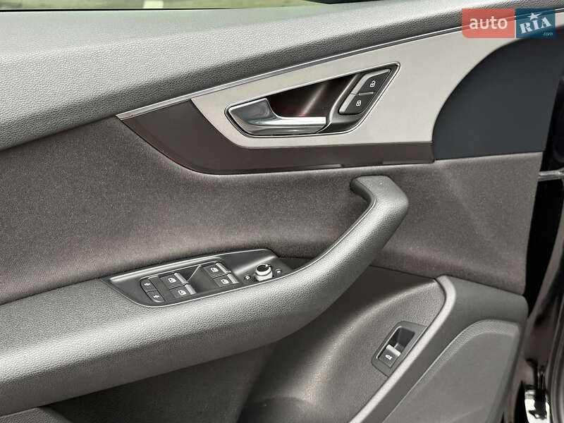 Позашляховик / Кросовер Audi Q7 2015 в Києві