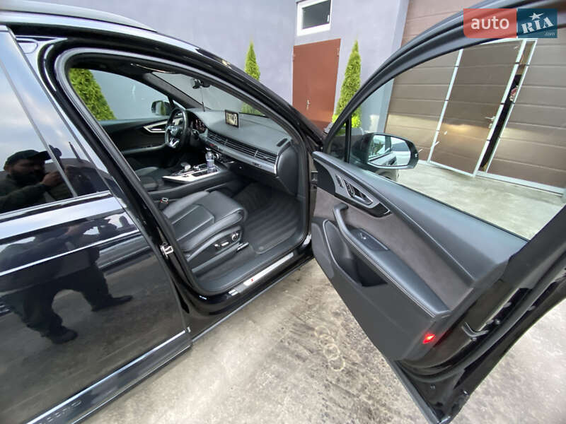 Позашляховик / Кросовер Audi Q7 2016 в Рівному