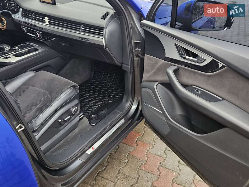 Позашляховик / Кросовер Audi Q7 2016 в Дунаївцях