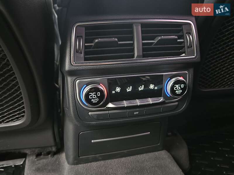 Позашляховик / Кросовер Audi Q7 2016 в Дунаївцях