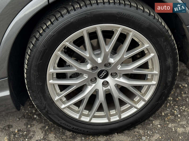 Внедорожник / Кроссовер Audi Q7 2017 в Дрогобыче