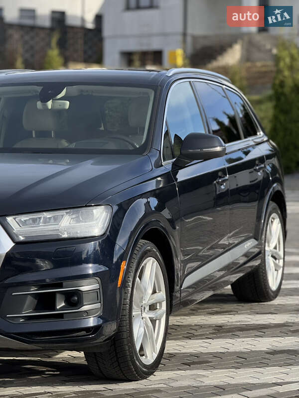 Позашляховик / Кросовер Audi Q7 2017 в Києві