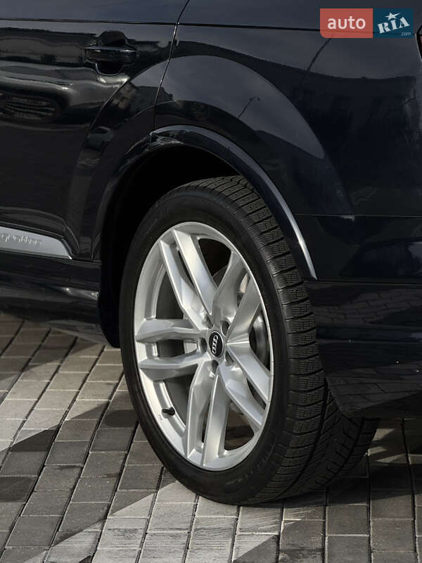 Позашляховик / Кросовер Audi Q7 2017 в Києві