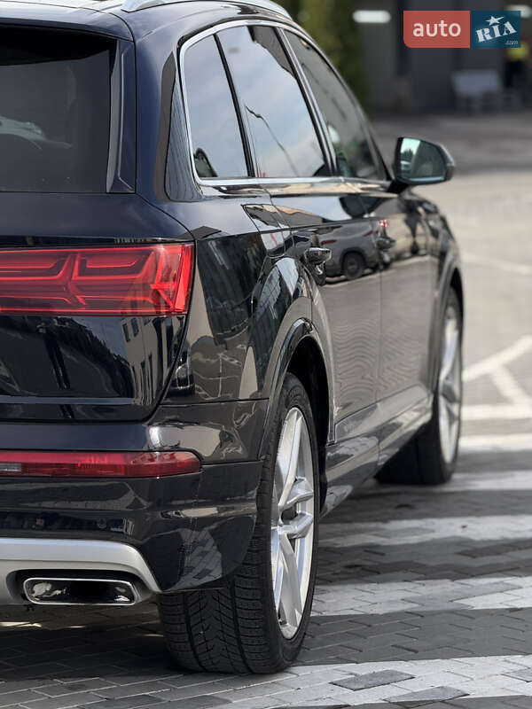 Позашляховик / Кросовер Audi Q7 2017 в Києві