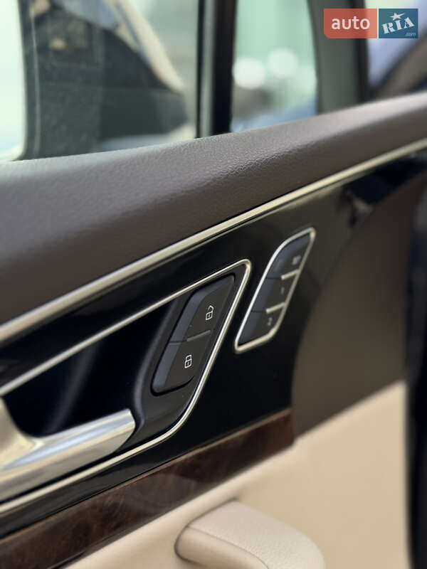 Позашляховик / Кросовер Audi Q7 2017 в Києві