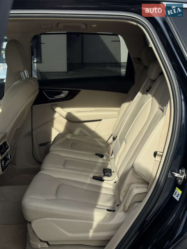 Позашляховик / Кросовер Audi Q7 2017 в Києві