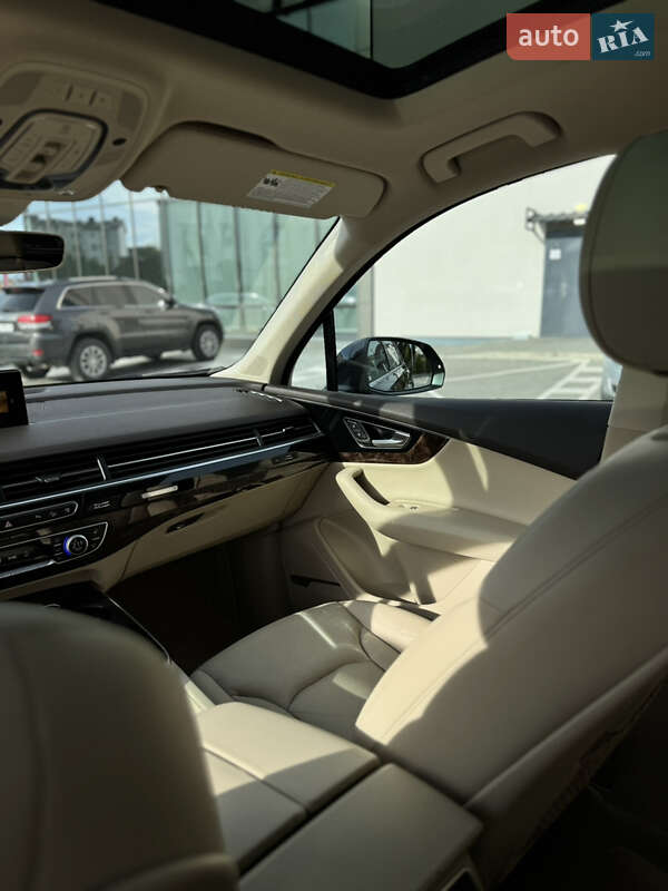 Позашляховик / Кросовер Audi Q7 2017 в Києві