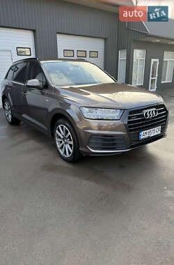 Позашляховик / Кросовер Audi Q7 2016 в Романіву
