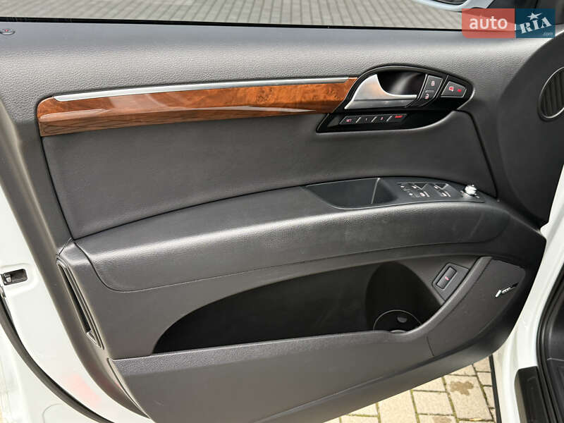 Позашляховик / Кросовер Audi Q7 2015 в Самборі