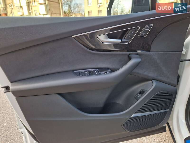 Позашляховик / Кросовер Audi Q7 2023 в Києві фото 19 Позашляховик / Кросовер Audi Q7 2023 в Києві