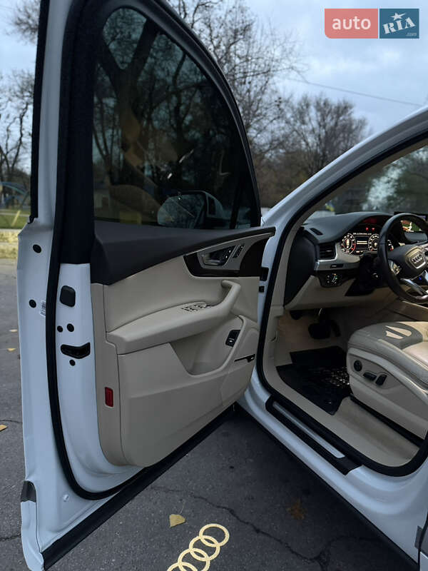 Внедорожник / Кроссовер Audi Q7 2018 в Запорожье