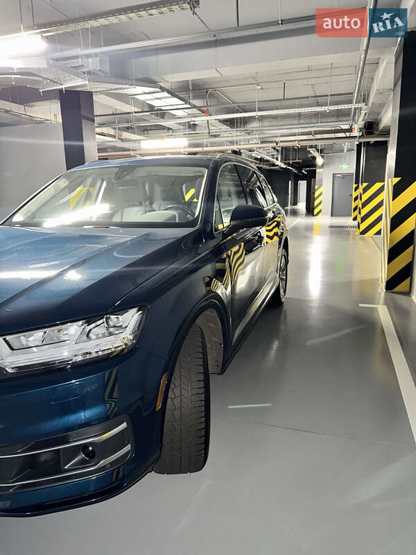 Позашляховик / Кросовер Audi Q7 2018 в Дніпрі