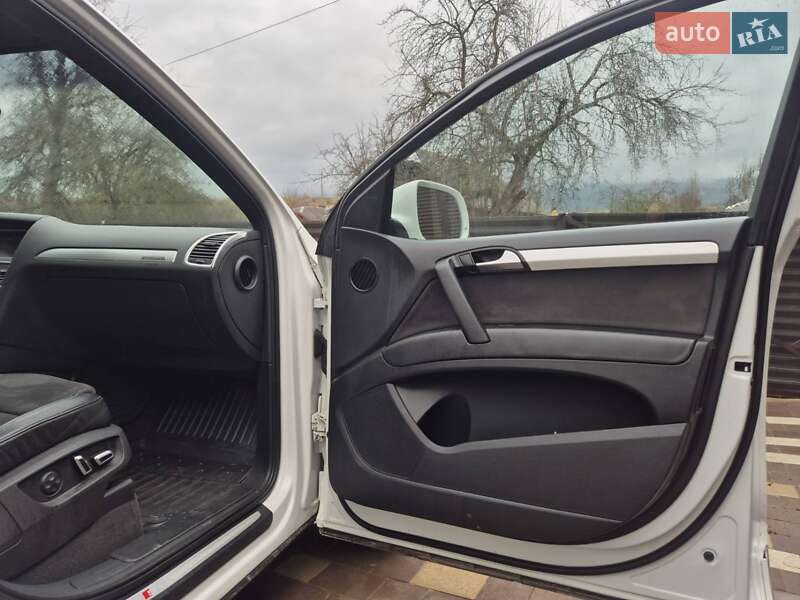 Позашляховик / Кросовер Audi Q7 2013 в Турці