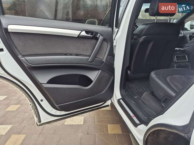 Позашляховик / Кросовер Audi Q7 2013 в Турці