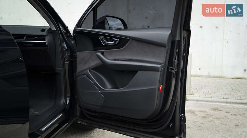 Внедорожник / Кроссовер Audi Q7 2017 в Киеве