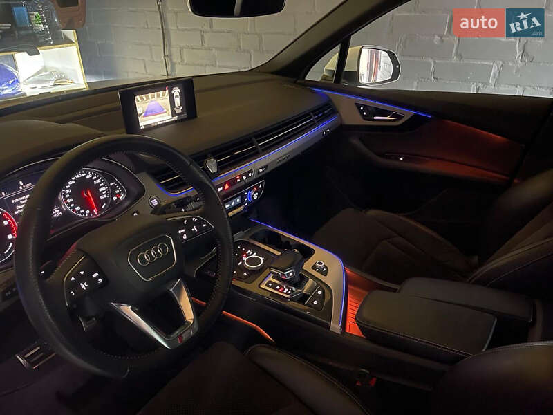 Позашляховик / Кросовер Audi Q7 2016 в Києві