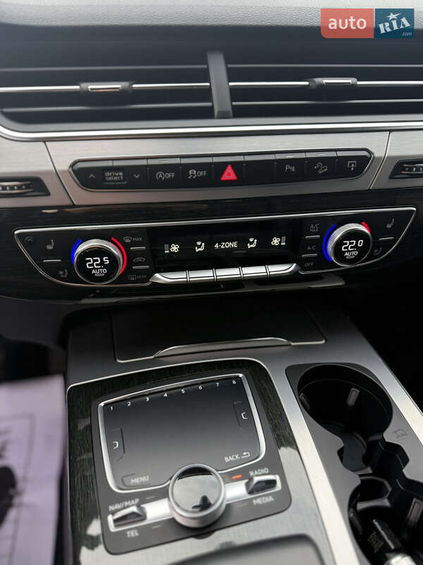 Позашляховик / Кросовер Audi Q7 2017 в Шепетівці