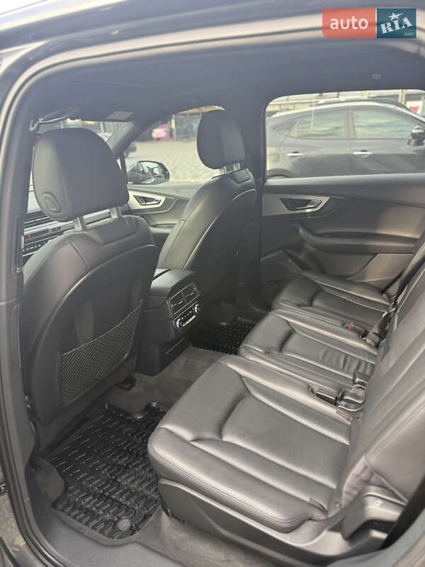 Позашляховик / Кросовер Audi Q7 2017 в Шепетівці