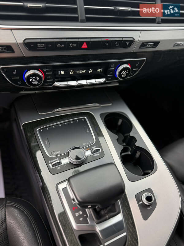 Позашляховик / Кросовер Audi Q7 2017 в Шепетівці