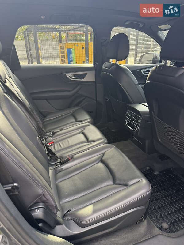 Позашляховик / Кросовер Audi Q7 2017 в Шепетівці