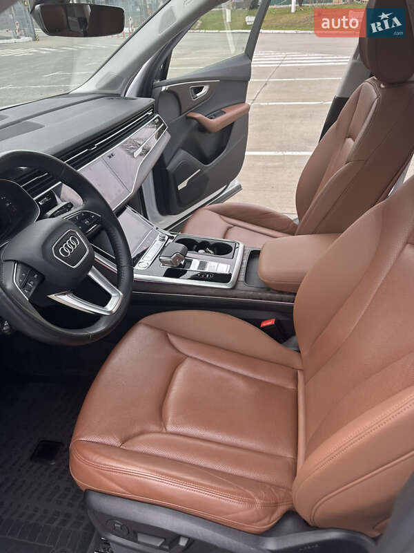 Позашляховик / Кросовер Audi Q7 2020 в Києві