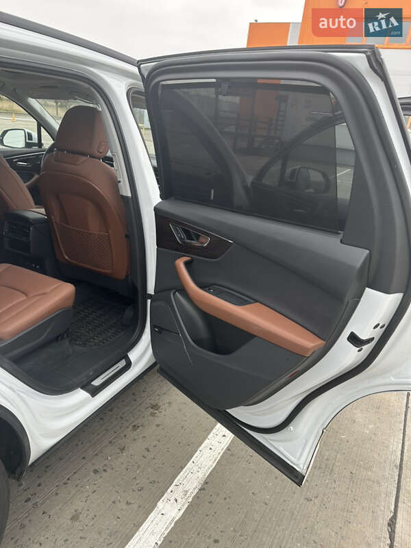 Позашляховик / Кросовер Audi Q7 2020 в Києві